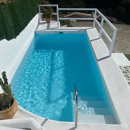 Jardin Piscina Climatizada Frigiliana